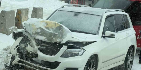 Tatvan Belediye Başkanının makam aracı kaza yaptı