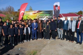 Tatvan’da okul bahçeleri fidanlarla yeşilleniyor