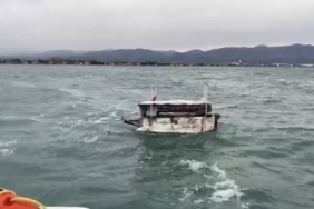 Tekkeköy açıklarında sürüklenen tekne kurtarıldı