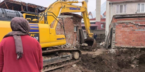 Temel için kazılan yerden tarihi mezar kalıntıları çıktı