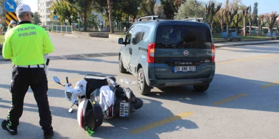 Ticari araç ile motosiklet çarpıştı: 1 yaralı