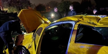 Ticari taksi tarlaya uçtu: 1 yaralı