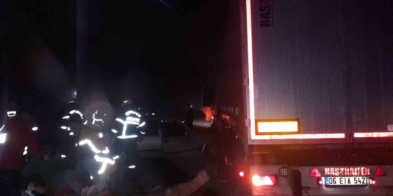 Tır ile çarpışan TOFAŞ hurdaya döndü