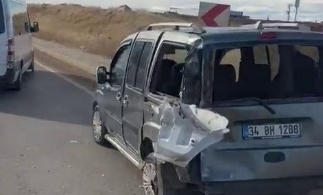 Tır ile hafif ticari araç çarpıştı: 1 yaralı