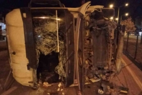 Tır ile otomobilin çarpıştığı kazada tır yan yattı; 2 yaralı