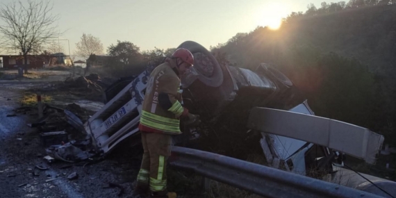 Tır kontrolden çıktı: 1 yaralı