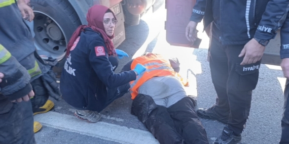 Tırın altında kalan karayolları işçisi hayatını kaybetti
