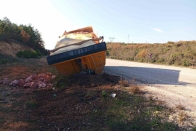 Tırın dorsesi koptu, facia ucuz atlatıldı