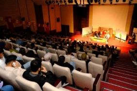 TOGÜ öğrencileri toplumsal rolleri sahneye taşındı