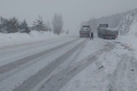 Tokat-Sivas yolunda kar engeli