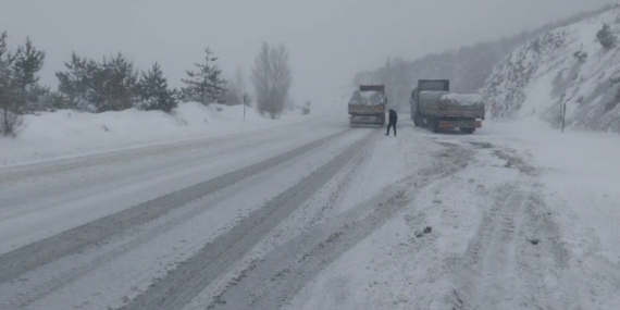 Tokat-Sivas yolunda kar engeli