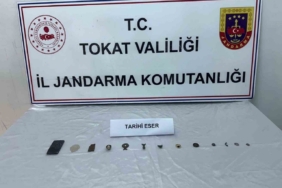 Tokat’ta bir evde 13 parça tarihi eser ele geçirildi