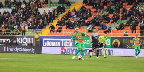 Trendyol Süper Lig: Corendon Alanyaspor: 2 - Fatih Karagümrük: 0 (Maç sonucu)