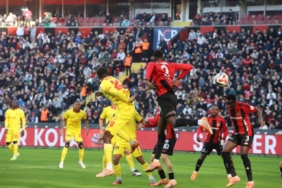 Trendyol Süper Lig: Gaziantep FK: 0 - Göztepe: 0 (İlk yarı)