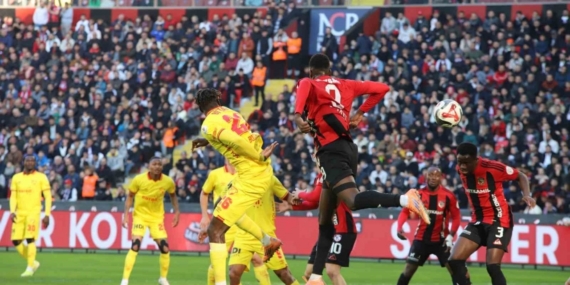 Trendyol Süper Lig: Gaziantep FK: 0 - Göztepe: 0 (İlk yarı)