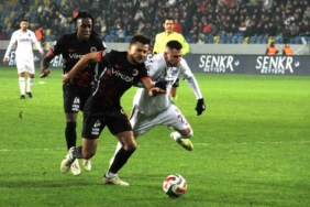 Trendyol Süper Lig: Gençlerbirliği: 2 - Trabzonspor: 1 (İlk yarı)