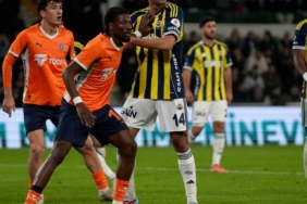 Trendyol Süper Lig: RAMS Başakşehir: 0 - Fenerbahçe: 0 (İlk yarı)