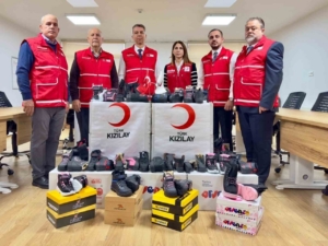 Türk Kızılay Manisa’dan kışlık ayakkabı kampanyası