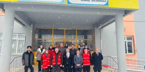 Türk Kızılay Vezirköprü’de 88 öğrenciyi giydirdi