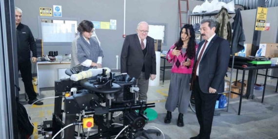 Türk mühendislerden çocuklar için mobil yürüme robotu