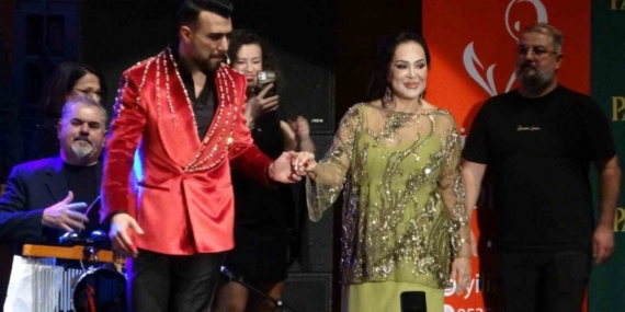 Türkan Şoray, ‘İyilik Korosu’ ile Mersin’de sanatseverlerle buluştu