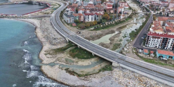 Türkeli’nde sahil yolu ulaşıma açıldı