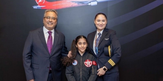 TUSAŞ şehidinin 10 yaşındaki kızı kanseri yendi, pilot koltuğuna oturdu