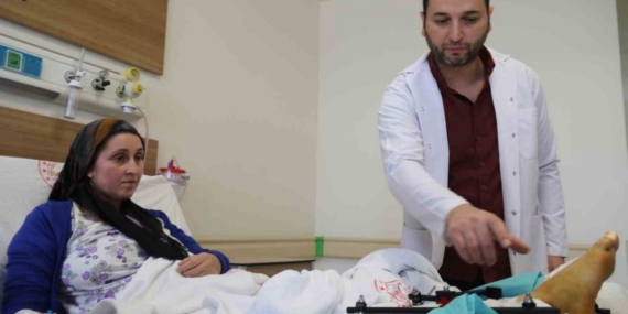 Üç çocuk annesi fabrika işçisinin parçalanan bacakları ampute edilmekten kurtarıldı