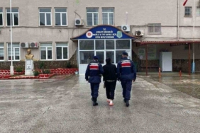 Üç yıl saklandı, kilerde yakalandı