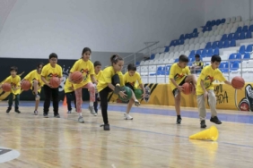 Ücretsiz Basketbol Kursları çocuklara hem spor hem gelecek sunuyor