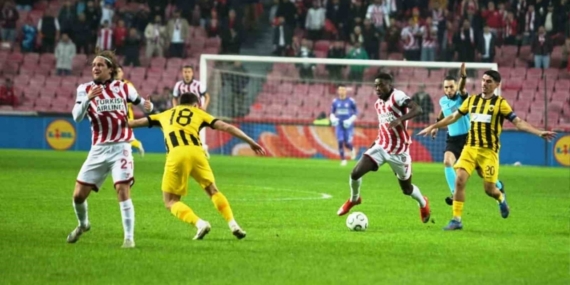 UEFA Konferans Ligi: Samsunspor: 1 - AEK Atina: 0 (Maç devam ediyor)