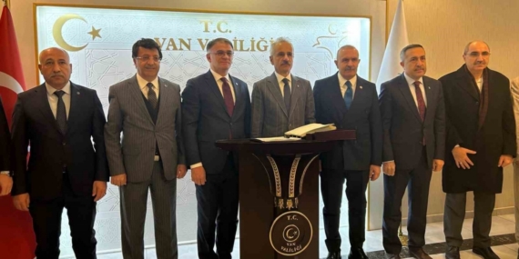 Ulaştırma ve Altyapı Bakanı Uraloğlu, Van’a geldi
