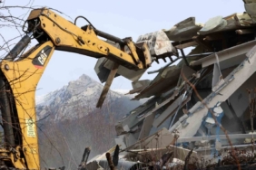 Uludağ’ın güzelliklerini mahveden yapılar yerle bir edildi