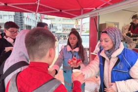 Üniversiteli gençler gönüllülüğe dikkat çekti