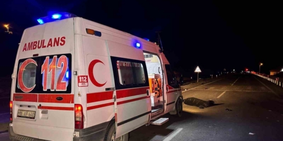 Uşak’ta feci kaza: Otomobilin çarptığı 3 kişi hayatını kaybetti