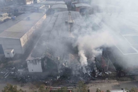 Uşak’ta iplik fabrikasında çıkan yangın büyümeden söndürüldü