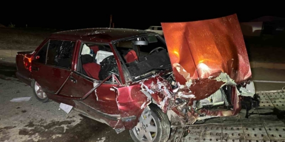 Uşak’ta otomobil ile hafif ticari araç çapıştı: 6 yaralı