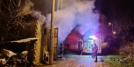 Uşak’ta samanlıkta çıkan yangında 5 koyun telef oldu