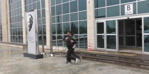 Uşak’ta uyuşturucu operasyonunda 3 kişi tutuklandı