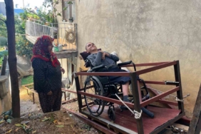 "Üvey oğlum" demedi, engelli oğluna eğitimi için hamallık yaparak evine raylı sistem kurdu