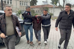 Üvey oğlunu bıçaklayarak öldürdü