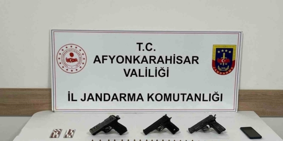 Uyuşturu ve ruhsatsız tabancalarla yakalanan şahıs tutuklandı
