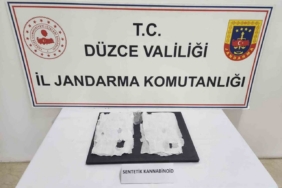 Uyuşturucu maddeyi peçeteye emdirip ayakkabısına saklamış