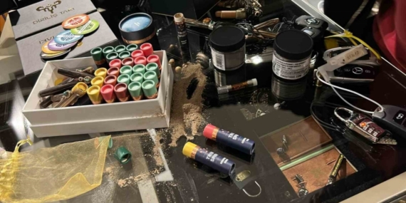 Uyuşturucu soruşturmasında Ezgi Eyüpoğlu’nun da aralarında bulunduğu 8 şüpheli gözaltına alındı