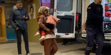 Üzerine şifonyer devrilen çocuk hastaneye kaldırıldı