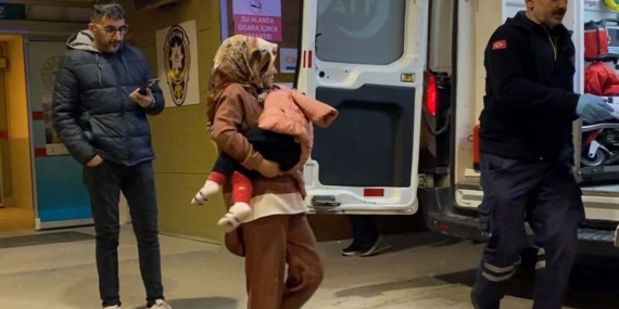 Üzerine şifonyer devrilen çocuk hastaneye kaldırıldı