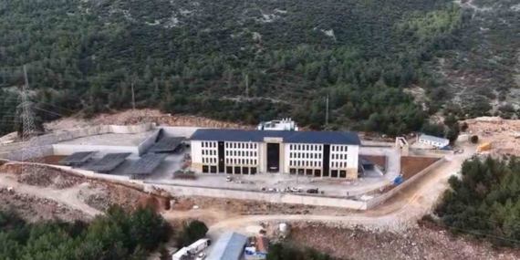 Vali Akbıyık, çevre dostu yeni binayı inceledi