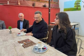 Vali Aksoy, işitme engelli genç girişimci kadının açtığı işletmede sabah kahvesini içti
