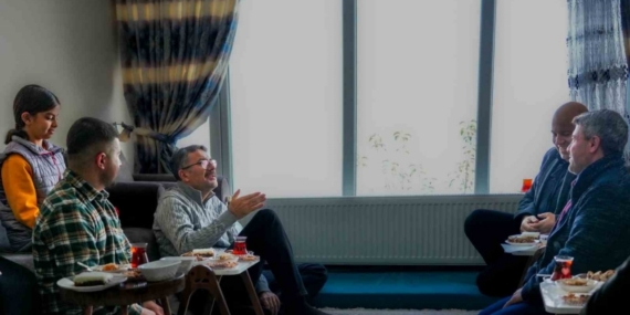 Vali Ali Çelik’ten Şehit Er Halit Tatlı’nın ailesine ziyaret