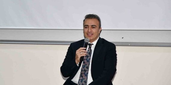 Vali Çiçek, Ardahan Üniversitesi’nde söyleşi programına katıldı